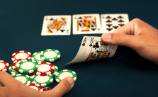 Các chiêu thức đánh bại đối thủ trên bàn cược Poker