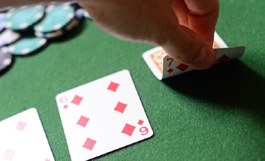 poker hand la gi? thu hang bai tay khi bat dau van poker