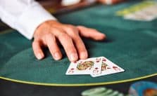 Những điều cơ bản về cách chơi game bài cá cược Poker mà bạn cần biết