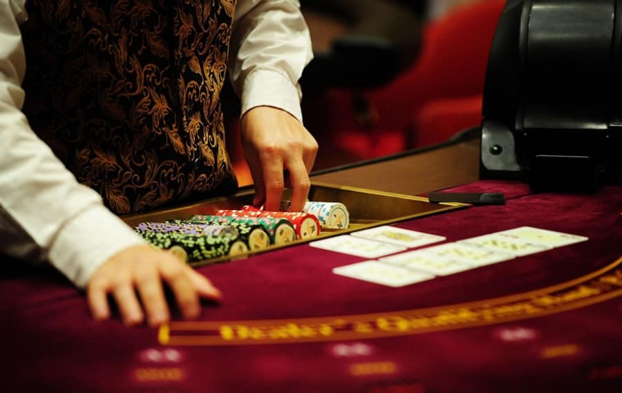 Những cách chơi bài Baccarat hay mà tân binh có thể tự tin kiếm được tiền